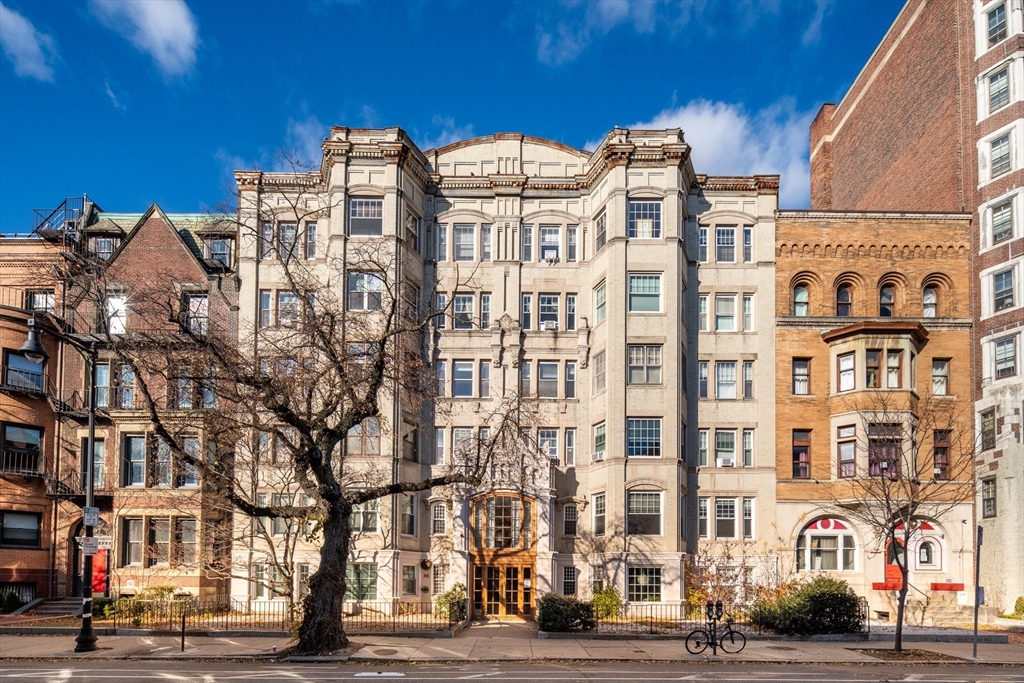 520 Beacon St, Boston, Massachusetts, 2 Bedrooms Bedrooms, 4 Rooms Rooms,2 BathroomsBathrooms,Residential Lease,For Rent,Beacon St,73516386