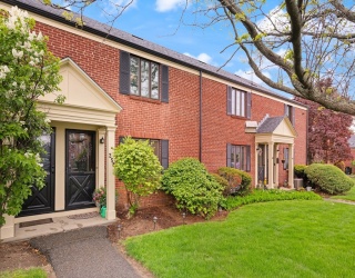 258 Lexington St, Watertown, Massachusetts, 2 Bedrooms Bedrooms, 5 Rooms Rooms,1 BathroomBathrooms,Residential,For Sale,Lexington St,73516535