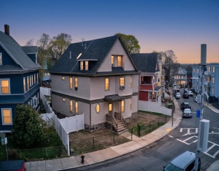 37 Stonehurst St., Boston, Massachusetts, 8 Bedrooms Bedrooms, 14 Rooms Rooms,3 BathroomsBathrooms,Residential Income,For Sale,Stonehurst St.,73516802
