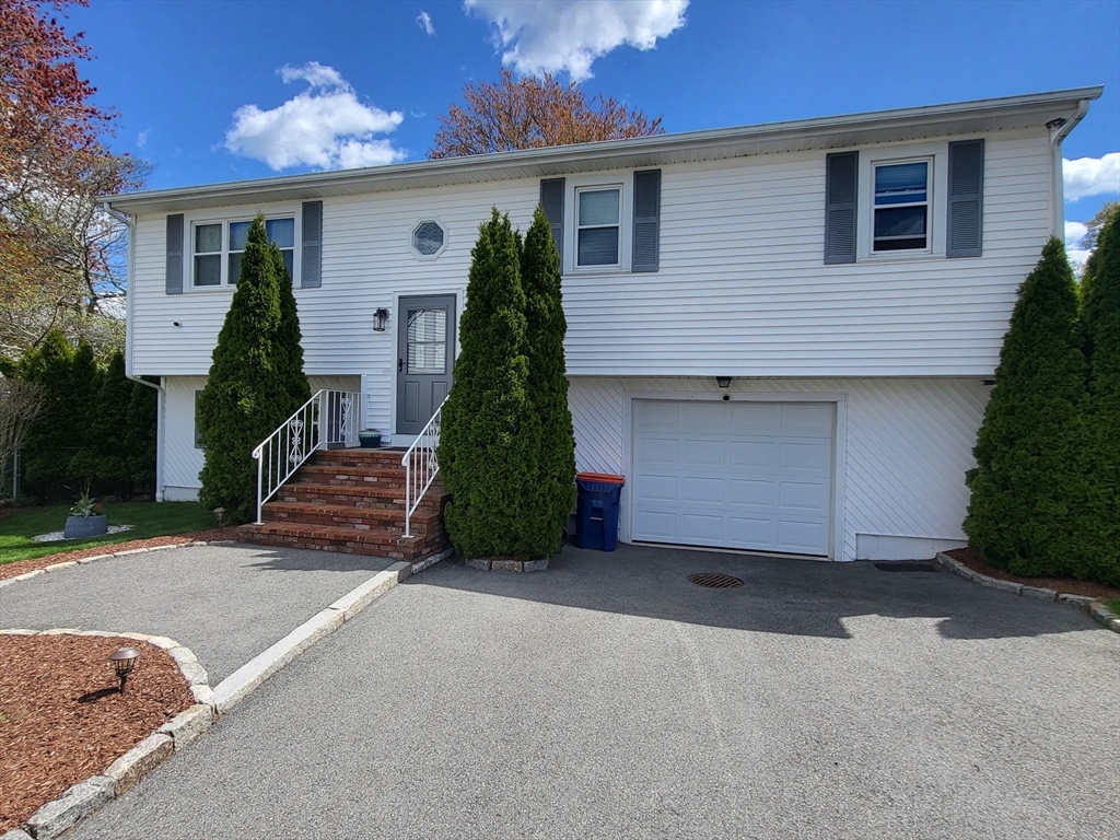 52 Alford St, New Bedford, Massachusetts, 3 Bedrooms Bedrooms, 7 Rooms Rooms,2 BathroomsBathrooms,Residential,For Sale,Alford St,73516398