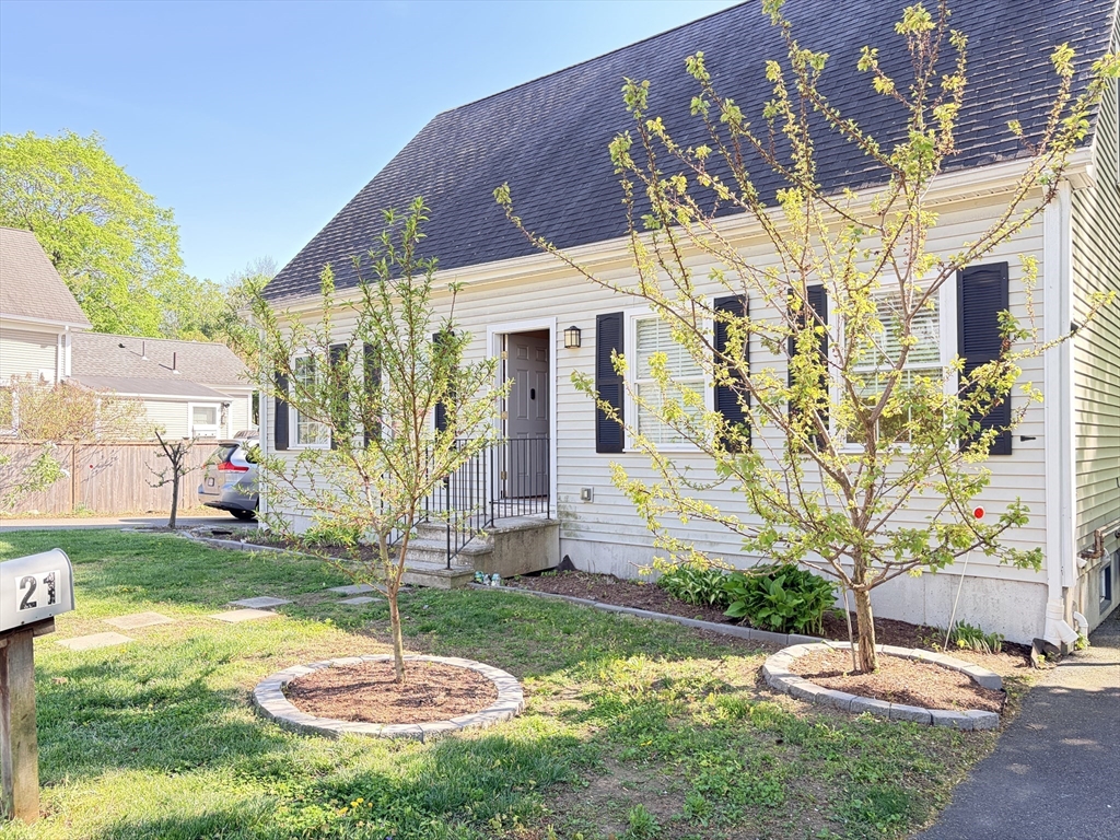 19 School St, Westborough, Massachusetts, 3 Bedrooms Bedrooms, 5 Rooms Rooms,2.5 BathroomsBathrooms,Residential Lease,For Rent,School St,73516552