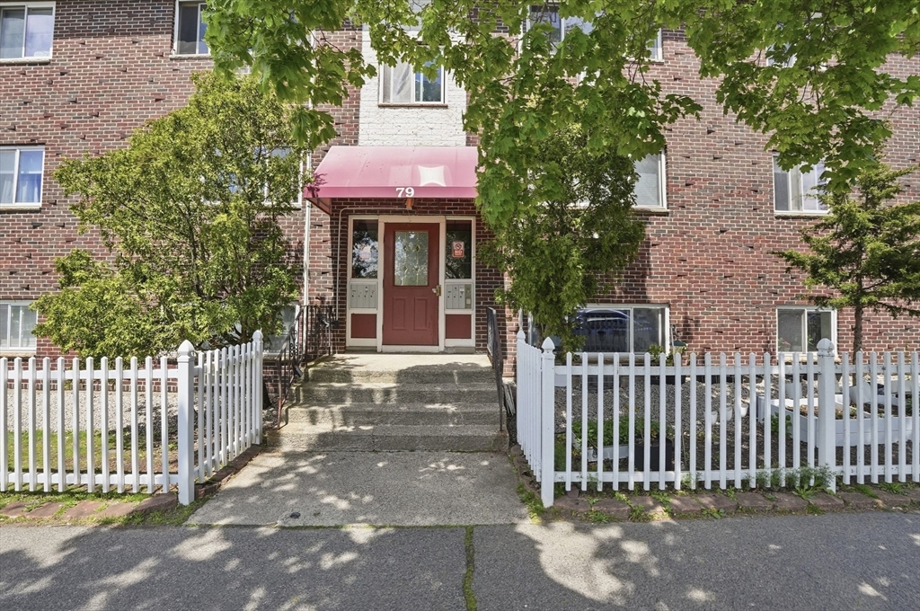 79 Holbrook Rd, Quincy, Massachusetts, 2 Bedrooms Bedrooms, 4 Rooms Rooms,1 BathroomBathrooms,Residential,For Sale,Holbrook Rd,73516554