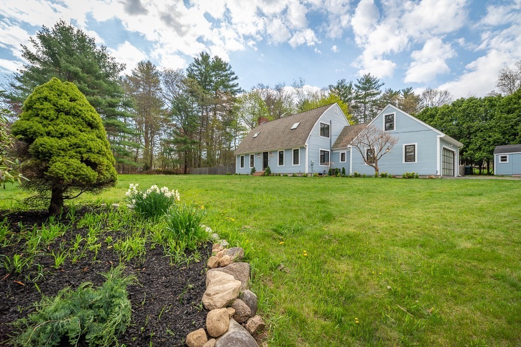 40 Sagamore Street, Hamilton, Massachusetts, 3 Bedrooms Bedrooms, 9 Rooms Rooms,2.5 BathroomsBathrooms,Residential,For Sale,Sagamore Street,73516567