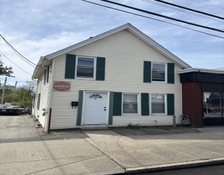 14 Sheridan St, Chicopee, Massachusetts, 3 Bedrooms Bedrooms, 5 Rooms Rooms,1 BathroomBathrooms,Residential Lease,For Rent,Sheridan St,73516581