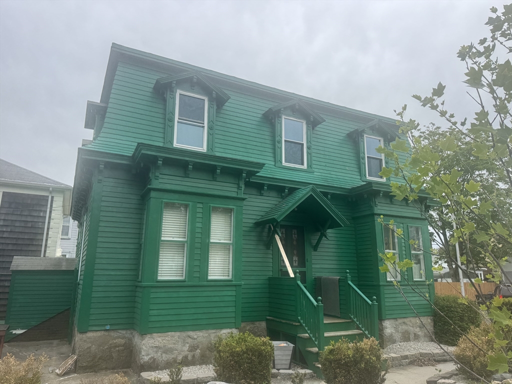 39 Belmont, Fall River, Massachusetts, 2 Bedrooms Bedrooms, 4 Rooms Rooms,1 BathroomBathrooms,Residential Lease,For Rent,Belmont,73516427