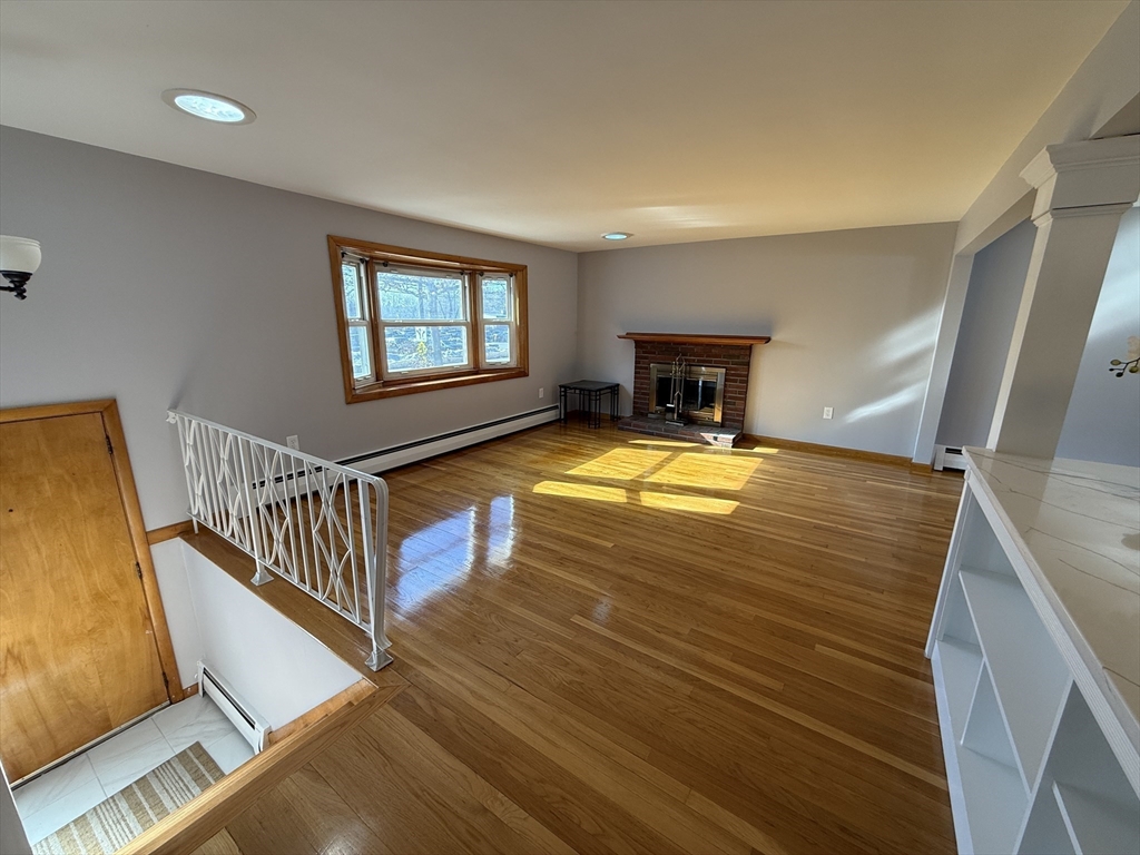 239 Middlesex Tpk, Burlington, Massachusetts, 3 Bedrooms Bedrooms, 7 Rooms Rooms,2 BathroomsBathrooms,Residential Lease,For Rent,Middlesex Tpk,73516434