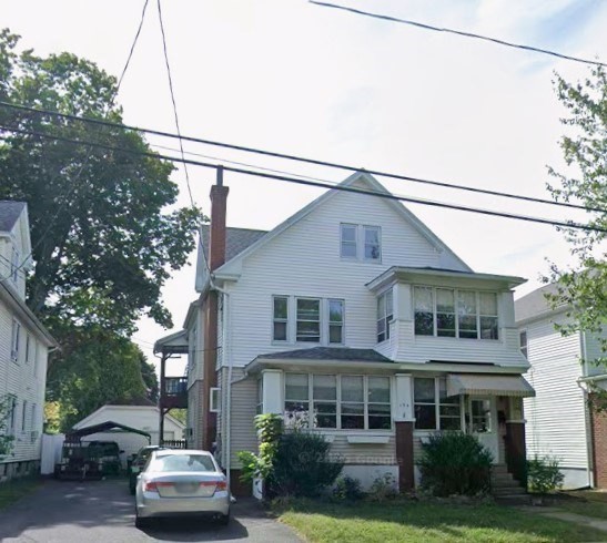 194-196 W Franklin St, Holyoke, Massachusetts, 2 Bedrooms Bedrooms, 5 Rooms Rooms,1 BathroomBathrooms,Residential Lease,For Rent,W Franklin St,73516435