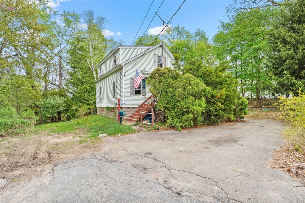 13 Riverbank Road, Maynard, Massachusetts, 3 Bedrooms Bedrooms, 6 Rooms Rooms,1.5 BathroomsBathrooms,Residential,For Sale,Riverbank Road,73516338