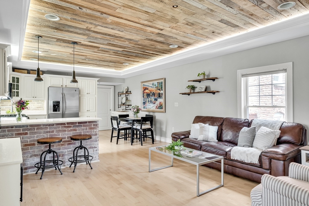 27 Parker St, Boston, Massachusetts, 2 Bedrooms Bedrooms, 5 Rooms Rooms,1.5 BathroomsBathrooms,Residential,For Sale,Parker St,73516586