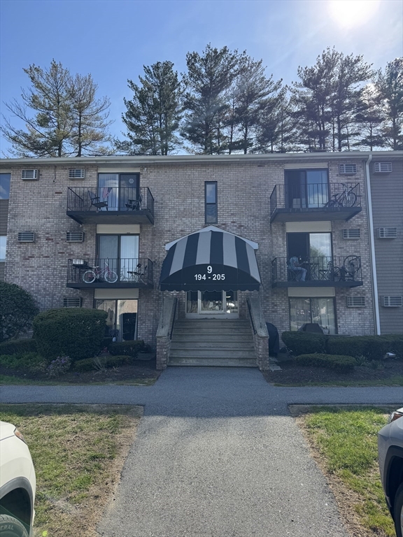 440 North Ave, Haverhill, Massachusetts, 2 Bedrooms Bedrooms, 5 Rooms Rooms,1 BathroomBathrooms,Residential,For Sale,North Ave,73516446