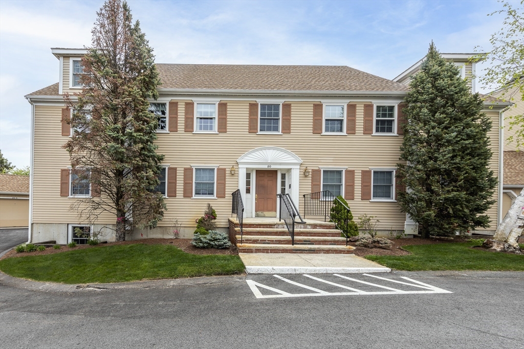 20 America Way, Salem, Massachusetts, 2 Bedrooms Bedrooms, 5 Rooms Rooms,2 BathroomsBathrooms,Residential,For Sale,America Way,73516454