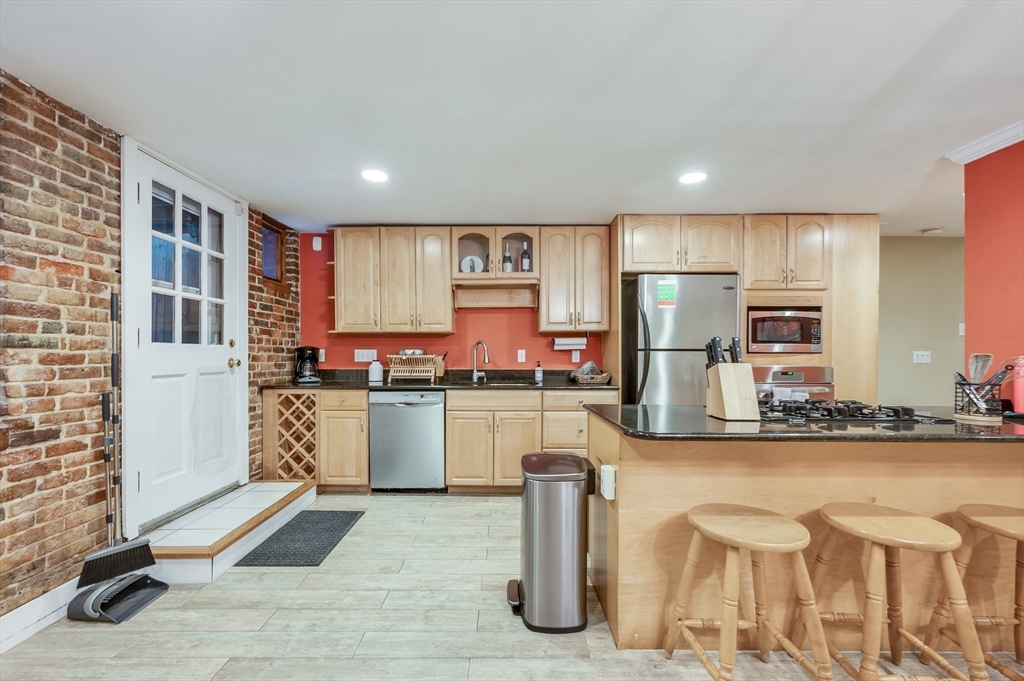 26 Dartmouth Street, Boston, Massachusetts, 2 Bedrooms Bedrooms, 4 Rooms Rooms,2 BathroomsBathrooms,Residential,For Sale,Dartmouth Street,73516461