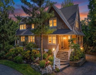 23 Whittier Road, Marblehead, Massachusetts, 4 Bedrooms Bedrooms, 15 Rooms Rooms,4.5 BathroomsBathrooms,Residential,For Sale,Whittier Road,73516613
