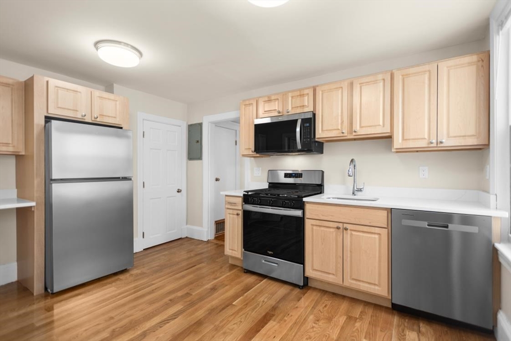 33 Browning Ave, Boston, Massachusetts, 3 Bedrooms Bedrooms, 5 Rooms Rooms,1 BathroomBathrooms,Residential Lease,For Rent,Browning Ave,73516471
