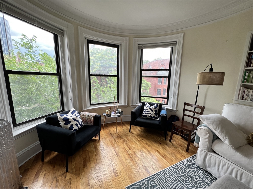 421 Marlborough St, Boston, Massachusetts, 2 Bedrooms Bedrooms, 5 Rooms Rooms,1 BathroomBathrooms,Residential Lease,For Rent,Marlborough St,73516474