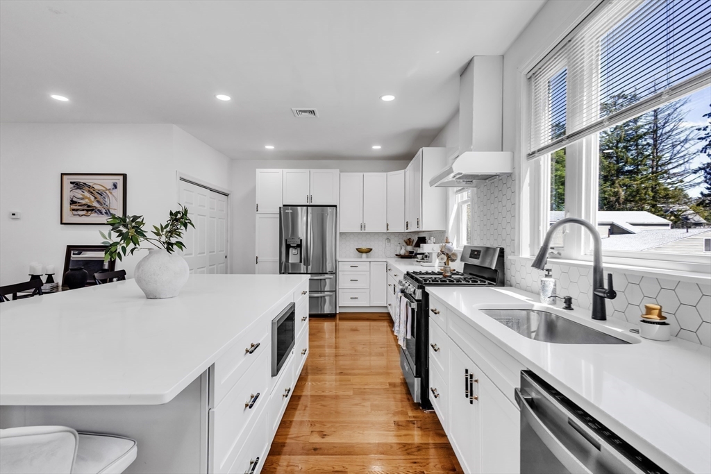 86 Chandler St, Marlborough, Massachusetts, 8 Bedrooms Bedrooms, 23 Rooms Rooms,6.5 BathroomsBathrooms,Residential Income,For Sale,Chandler St,73516468