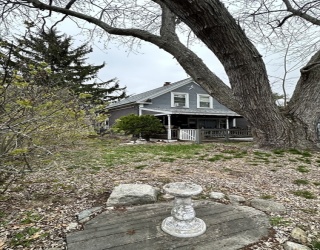 13 Collins St, Salisbury, Massachusetts, 3 Bedrooms Bedrooms, 7 Rooms Rooms,1 BathroomBathrooms,Residential,For Sale,Collins St,73516457