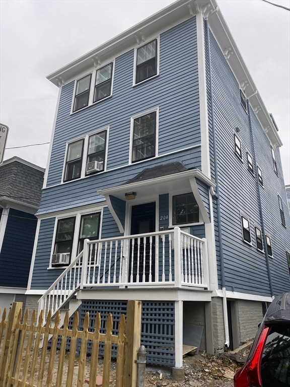 204 Banks, Cambridge, Massachusetts, 2 Bedrooms Bedrooms, 4 Rooms Rooms,1 BathroomBathrooms,Residential Lease,For Rent,Banks,73516644