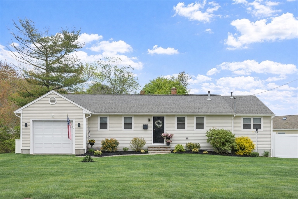23 Herrick Rd, Peabody, Massachusetts, 2 Bedrooms Bedrooms, 6 Rooms Rooms,2.5 BathroomsBathrooms,Residential,For Sale,Herrick Rd,73516563