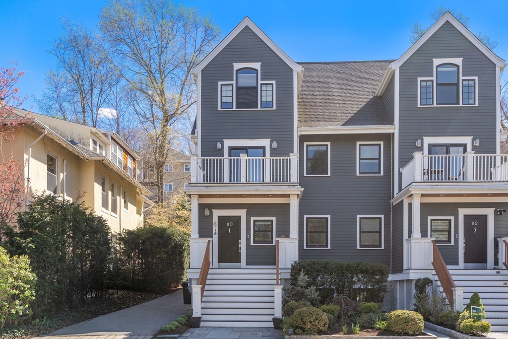 90 Columbia, Brookline, Massachusetts, 5 Bedrooms Bedrooms, 9 Rooms Rooms,4.5 BathroomsBathrooms,Residential,For Sale,Columbia,73516646