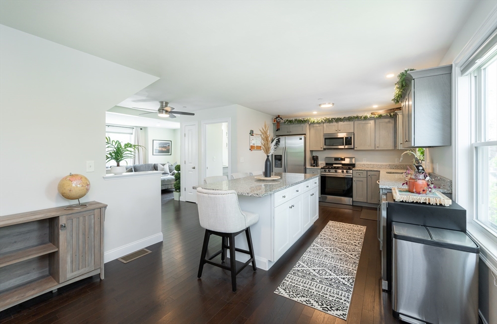 31 Orchard Street, Haverhill, Massachusetts, 3 Bedrooms Bedrooms, 5 Rooms Rooms,2.5 BathroomsBathrooms,Residential,For Sale,Orchard Street,73516654