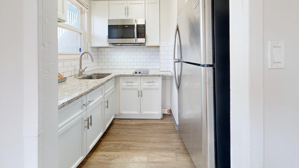 298-300 Meridian Street, Boston, Massachusetts, 1 Bedroom Bedrooms, 4 Rooms Rooms,1 BathroomBathrooms,Residential Lease,For Rent,Meridian Street,73516502