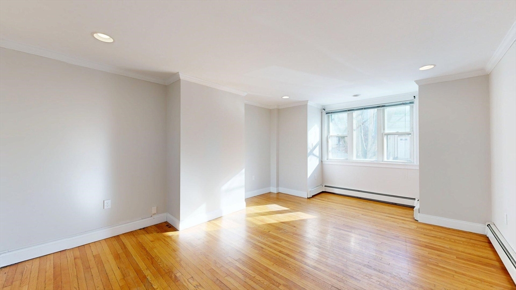 234 Lexington Street, Boston, Massachusetts, 2 Bedrooms Bedrooms, 5 Rooms Rooms,1 BathroomBathrooms,Residential Lease,For Rent,Lexington Street,73516500