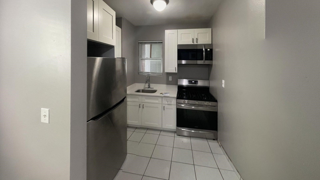 8 Cheever Court, Boston, Massachusetts, 1 Bedroom Bedrooms, 3 Rooms Rooms,1 BathroomBathrooms,Residential Lease,For Rent,Cheever Court,73516509