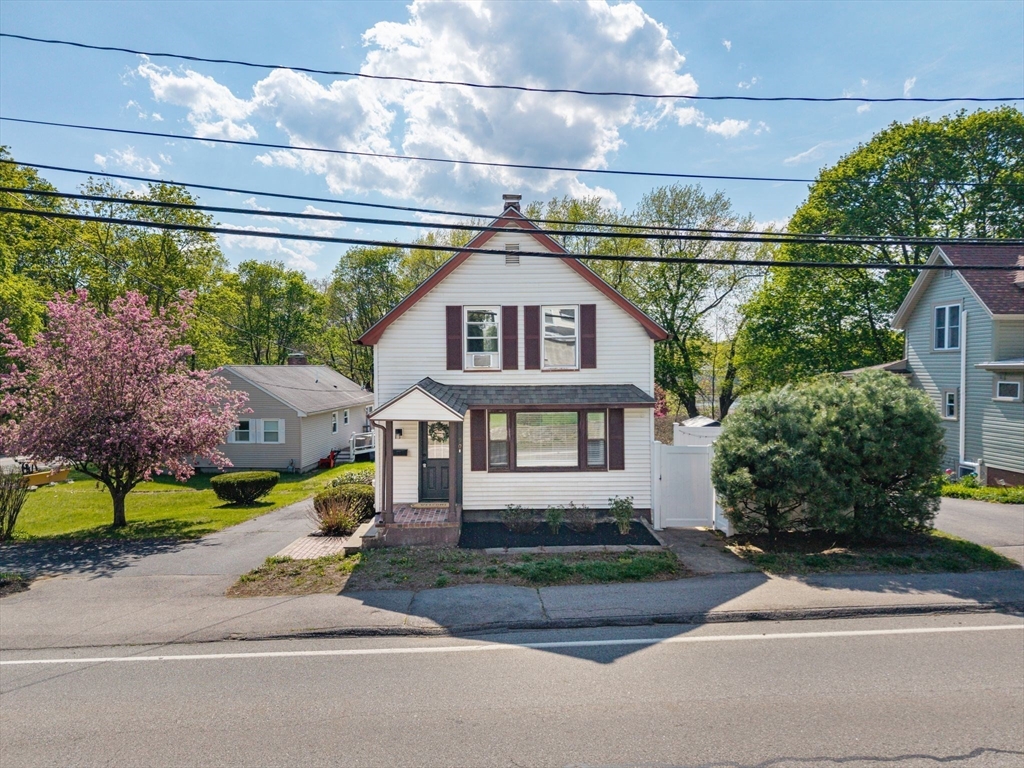 90 Manning Street, Hudson, Massachusetts, 3 Bedrooms Bedrooms, 6 Rooms Rooms,1 BathroomBathrooms,Residential,For Sale,Manning Street,73516401