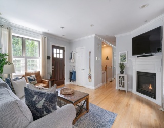 35 Rutherford Ave, Boston, Massachusetts, 3 Bedrooms Bedrooms, 7 Rooms Rooms,2.5 BathroomsBathrooms,Residential,For Sale,Rutherford Ave,73516511
