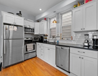 662 Saratoga, Boston, Massachusetts, 3 Bedrooms Bedrooms, 5 Rooms Rooms,1 BathroomBathrooms,Residential Lease,For Rent,Saratoga,73516673