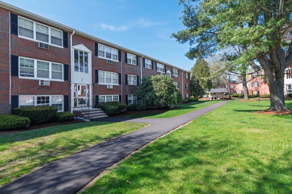 2 Tara Dr, Weymouth, Massachusetts, 1 Bedroom Bedrooms, 4 Rooms Rooms,1 BathroomBathrooms,Residential,For Sale,Tara Dr,73516679