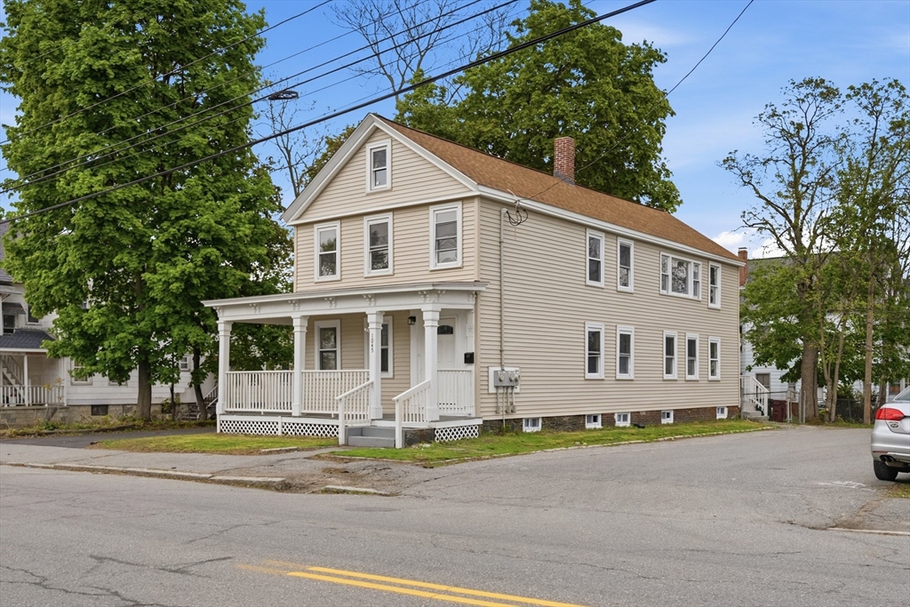 1045 Middlesex St, Lowell, Massachusetts, 4 Bedrooms Bedrooms, 10 Rooms Rooms,2 BathroomsBathrooms,Residential Income,For Sale,Middlesex St,73516683