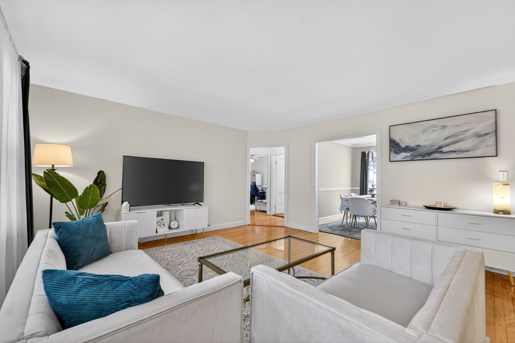 21 Hammond Pond Prkw, Newton, Massachusetts, 2 Bedrooms Bedrooms, 5 Rooms Rooms,1 BathroomBathrooms,Residential,For Sale,Hammond Pond Prkw,73516688