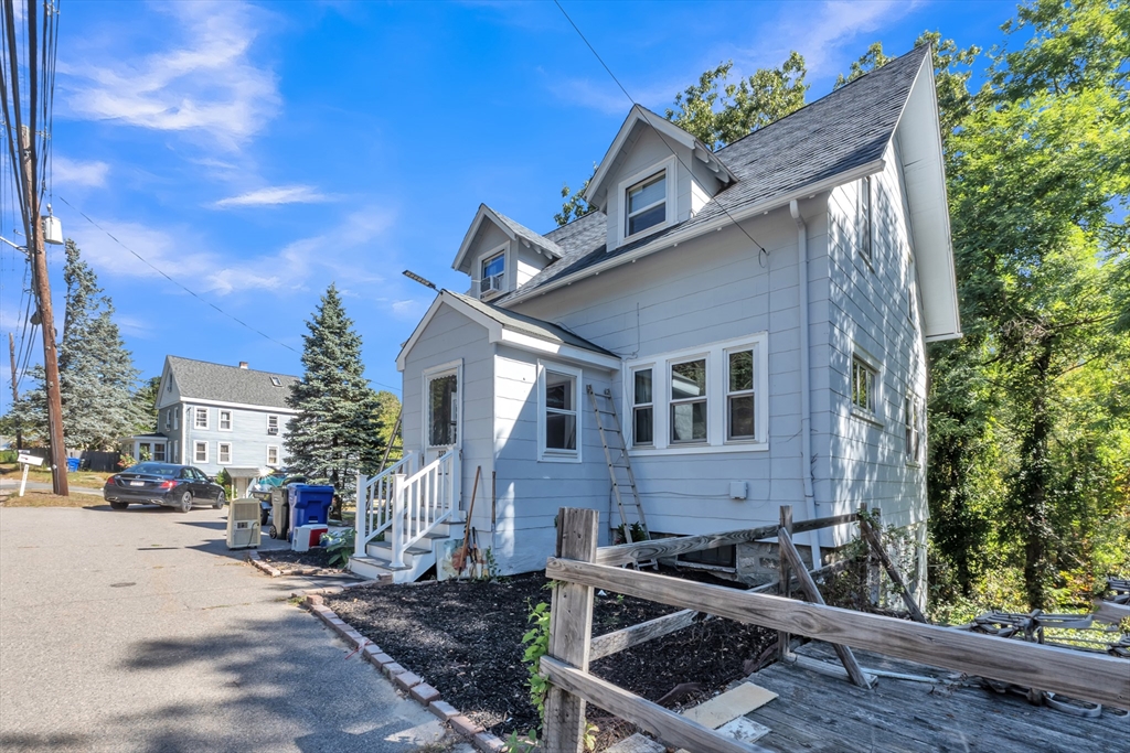 222 S Main Street, Hopedale, Massachusetts, 4 Bedrooms Bedrooms, 7 Rooms Rooms,1 BathroomBathrooms,Residential,For Sale,S Main Street,73459880