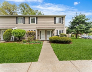 42 Village Brook Ln, Natick, Massachusetts, 2 Bedrooms Bedrooms, 5 Rooms Rooms,1.5 BathroomsBathrooms,Residential,For Sale,Village Brook Ln,73516807