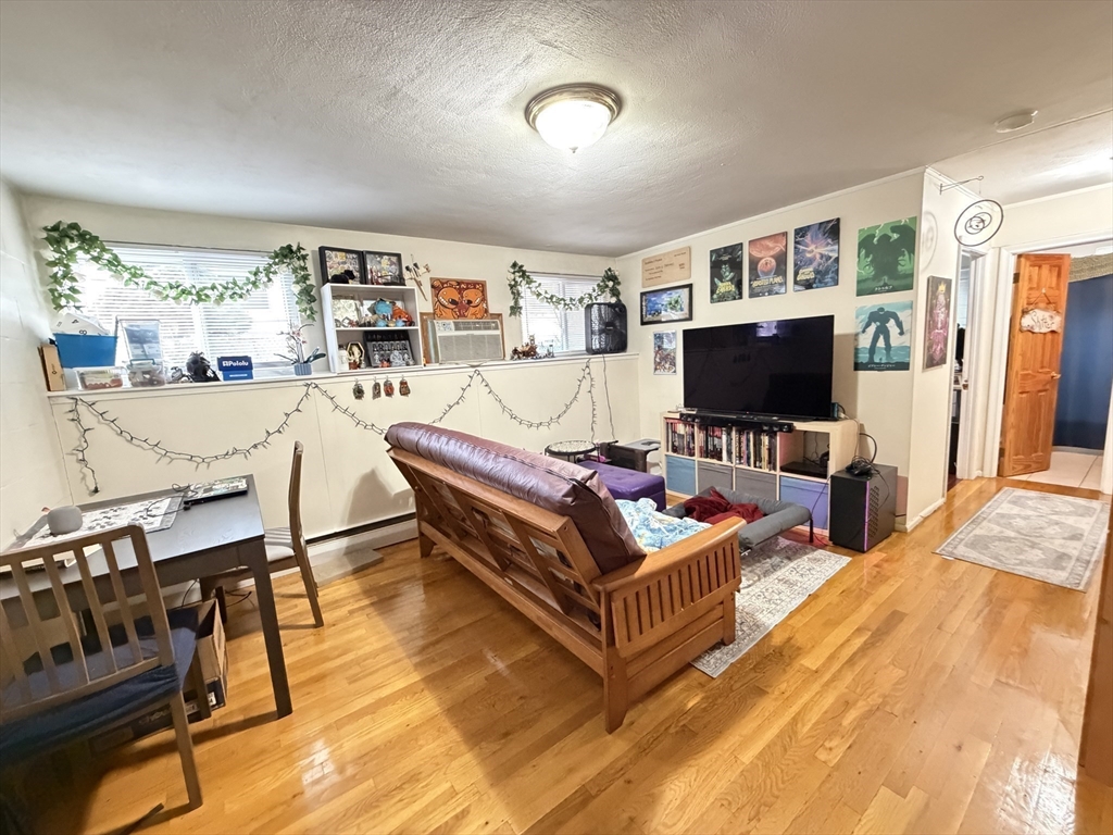 108 Perkins St., Boston, Massachusetts, 2 Bedrooms Bedrooms, 4 Rooms Rooms,1 BathroomBathrooms,Residential Lease,For Rent,Perkins St.,73516808