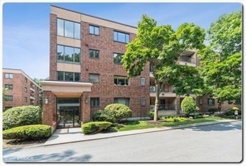 9 Ledgewood Way, Peabody, Massachusetts, 2 Bedrooms Bedrooms, 5 Rooms Rooms,2 BathroomsBathrooms,Residential,For Sale,Ledgewood Way,73513134