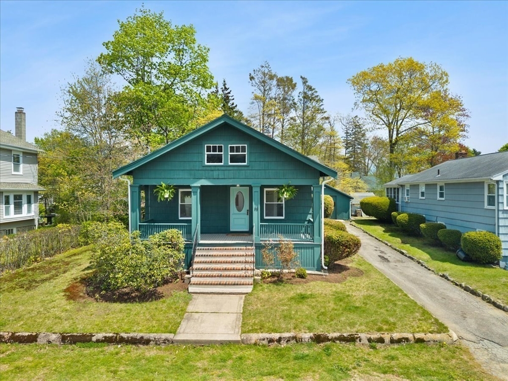 32 Bernice Ave, Brockton, Massachusetts, 2 Bedrooms Bedrooms, 6 Rooms Rooms,1 BathroomBathrooms,Residential,For Sale,Bernice Ave,73516620