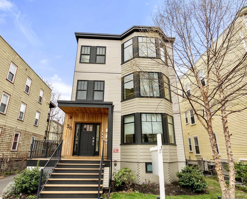 36 Hall, Boston, Massachusetts, 2 Bedrooms Bedrooms, 7 Rooms Rooms,2 BathroomsBathrooms,Residential,For Sale,Hall,73516798