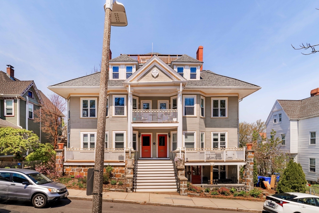 60 Dracut Street, Boston, Massachusetts, 4 Bedrooms Bedrooms, 7 Rooms Rooms,3 BathroomsBathrooms,Residential,For Sale,Dracut Street,73516641