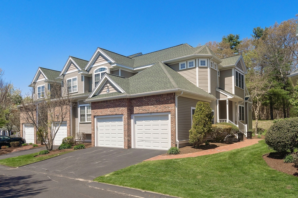17 Indian Woods Way, Canton, Massachusetts, 2 Bedrooms Bedrooms, 7 Rooms Rooms,2.5 BathroomsBathrooms,Residential,For Sale,Indian Woods Way,73516825