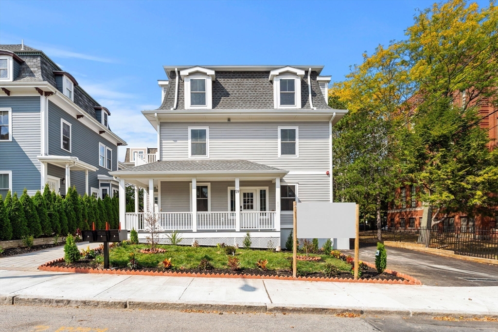 59 Perrin, Boston, Massachusetts, 3 Bedrooms Bedrooms, 6 Rooms Rooms,2.5 BathroomsBathrooms,Residential,For Sale,Perrin,73516735