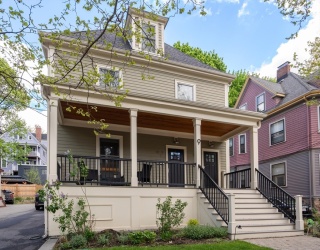 9 Bartlett Cres, Brookline, Massachusetts, 4 Bedrooms Bedrooms, 7 Rooms Rooms,2.5 BathroomsBathrooms,Residential,For Sale,Bartlett Cres,73516632