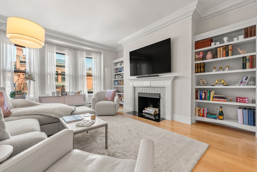 333 Commonwealth Ave, Boston, Massachusetts, 2 Bedrooms Bedrooms, 5 Rooms Rooms,2 BathroomsBathrooms,Residential,For Sale,Commonwealth Ave,73516832
