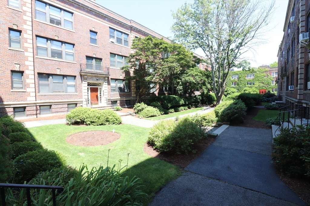 32 Park St, Brookline, Massachusetts, 2 Bedrooms Bedrooms, 5 Rooms Rooms,1 BathroomBathrooms,Residential Lease,For Rent,Park St,73516836