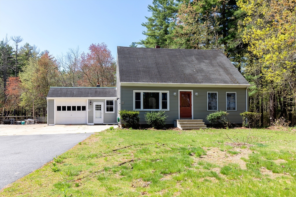 52 Clear Pond Rd, Lakeville, Massachusetts, 4 Bedrooms Bedrooms, 7 Rooms Rooms,2 BathroomsBathrooms,Residential,For Sale,Clear Pond Rd,73516837