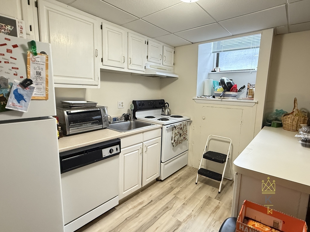 38 Park St, Brookline, Massachusetts, 1 Bedroom Bedrooms, 3 Rooms Rooms,1 BathroomBathrooms,Residential Lease,For Rent,Park St,73516846