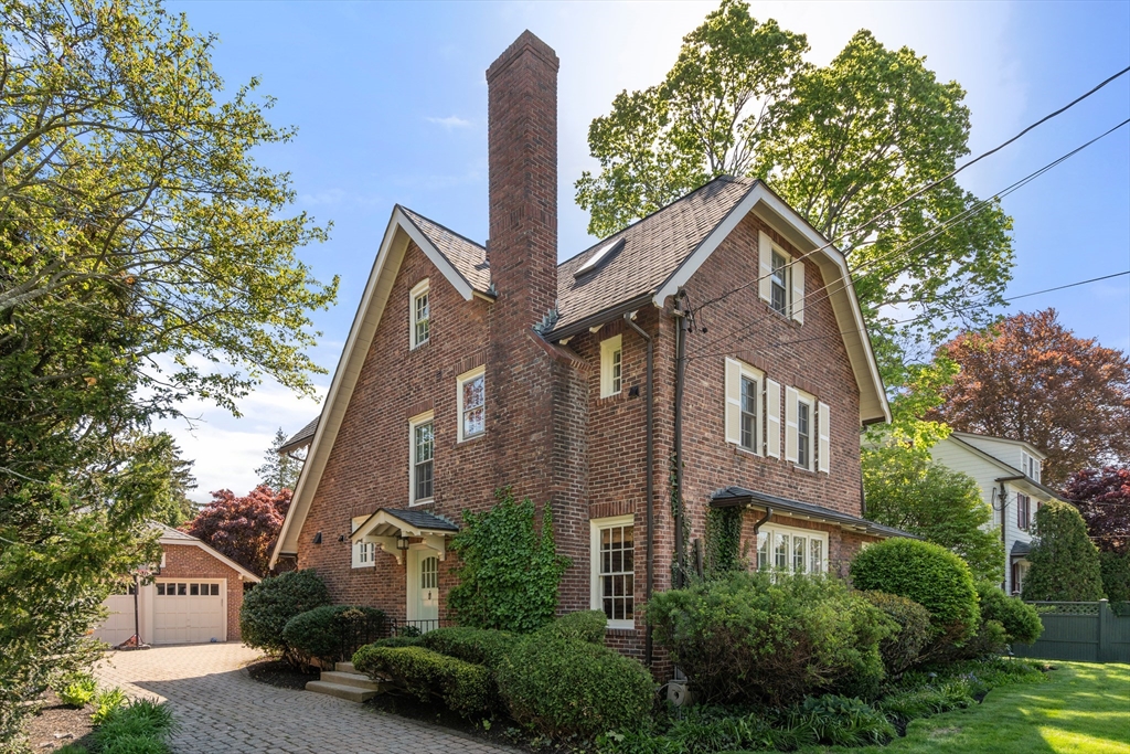 47 Yale Street, Winchester, Massachusetts, 6 Bedrooms Bedrooms, 13 Rooms Rooms,4 BathroomsBathrooms,Residential,For Sale,Yale Street,73516849
