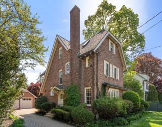 47 Yale Street, Winchester, Massachusetts, 6 Bedrooms Bedrooms, 13 Rooms Rooms,4 BathroomsBathrooms,Residential,For Sale,Yale Street,73516849